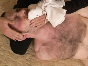 Две сумасшедшие русские шалавы набросились на парня и оттрахали