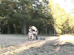 Партнер отжарил красотку на пляже грубыми толчками