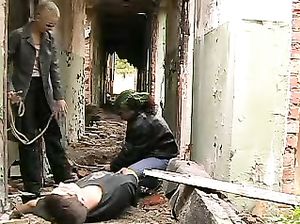 Русские нимфоманки накинулись на бедного пацанчика