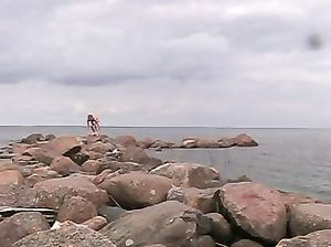 Маргарите и Тамаре нравится издеваться над парнями