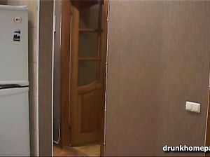 Пьяная студентка в носочках согласилась дать парню