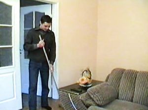 Бабенка в черных чулках садится на горячий пенис родного сына