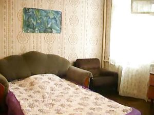 Неопытный парень наяривает мамку перед любительской камерой