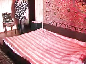 Толстая мамка запрыгнула на хуй сына