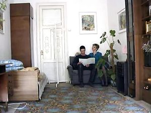 Любительская камера снимает секс молодого парня и зрелой сучки