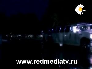 Худенькая женственная блондинка обнажилась догола
