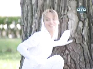 Наташа дрочит себе на улице