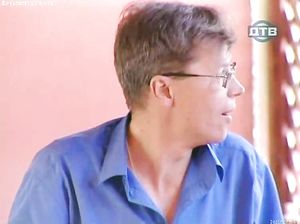 Настя раздевается перед дедами