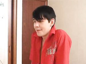 Молодые ребята занимаются половым сношением и сладко стонут