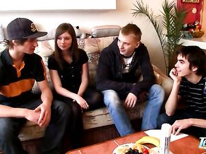 Три чувака привели девку потрахаться