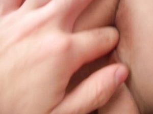 Насаживает блондинку с большими сиськами на торчащий хер