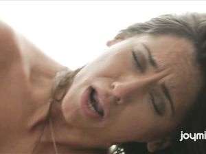 Смазливая Катя дает трахать себя ебарю в позе раком