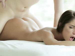 После орального секса девушка впустила пенис во влагалище