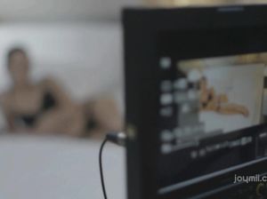Мужик снимает секс игры пары
