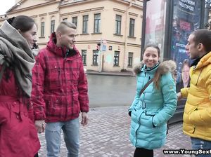 Парни обменялись красивыми подружками и трахнулись