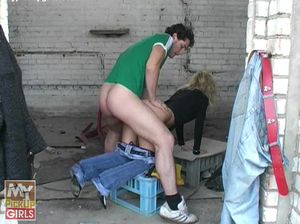 Ловкий пикапер привел симпатичную кралю на заброшку