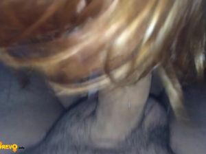 Тамара умело сосет большой хуй