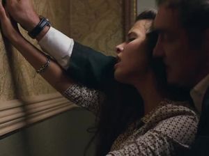 Богатый папик шпилит молоденькую любовницу