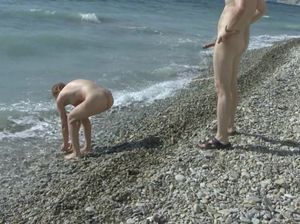 Нудисты по-быстрому перепихнулись на пляже