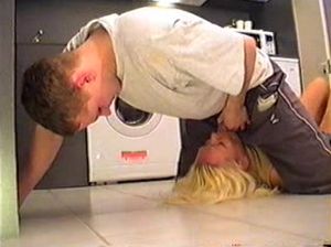 Сын возбудился на мамку и вдул ей раком