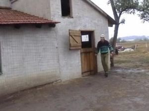 Деревенский извращенец оттрахал насильно телку с короткой стрижкой