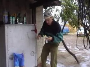 Деревенский извращенец оттрахал насильно телку с короткой стрижкой