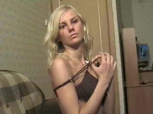 Малышка возбудилась после просмотра порно и дрочкой доводит себя до оргазма