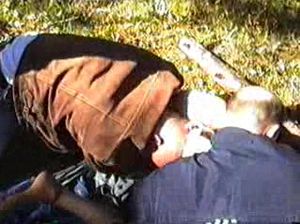 Два лысых бандита в лесу напали на девчонку и отсношали