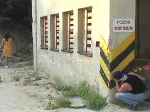 Охранник жестко отшпилил нарушительницу