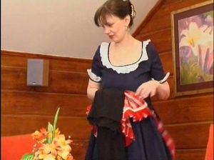 Хозяин склонил к сексу зрелую горничную