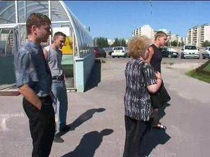 Старушка повела троих мужчин в лес потрахаться