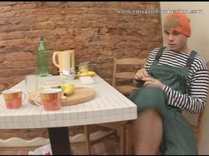 Грубый алкаш решил сексом проучить девку