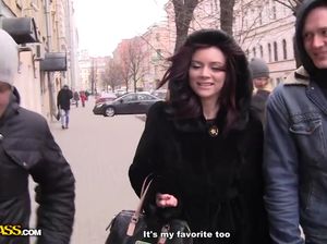 Два пикапера развели сучку на секс в подсобке