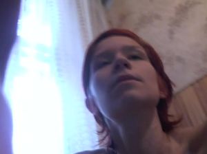 Деваха показывает мастурбацию крупным планом