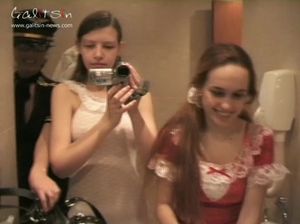 Писающие телочки в эротических нарядах