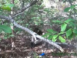 Девка в форме сходила в туалет а после соснула