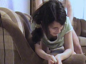 18-летнюю Фаину нагнул раком ее друг и жарит