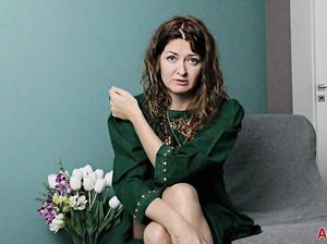 Лена с волосатой пилоткой на порно кастинге