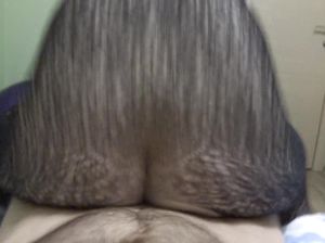 Яна в кружевном наряде дала своему любимому