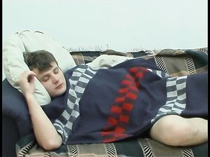 Мамка настолько возбудилась, что совратила сынка