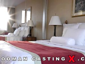 Галина с бритой пиздой пришла на порно кастинг