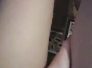 Алёна в Periscope показывает ножки и пизду