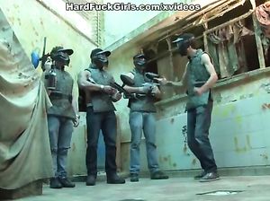 Три солдата спасли заложницу и тут же трахнули ее