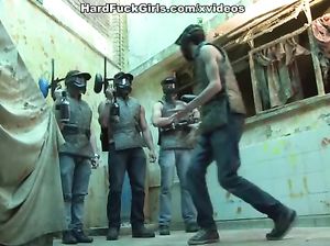 Три солдата спасли заложницу и тут же трахнули ее