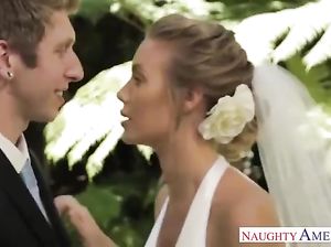 Невесту хорошенько отьебали после венчания