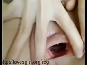 Леся показала на вебку большую дырку в пизде