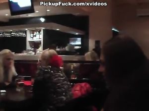 Два парня развели телку на минет за деньги