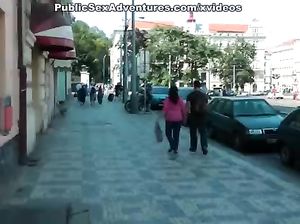 Снял шлюху в желтой куртке и выебал ее за бабки на улице