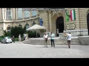 Секс на публике в парке заводит русскую парочку