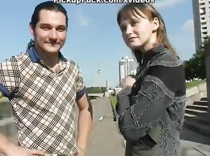 Товарищ вывез девушку за город и засадил ей